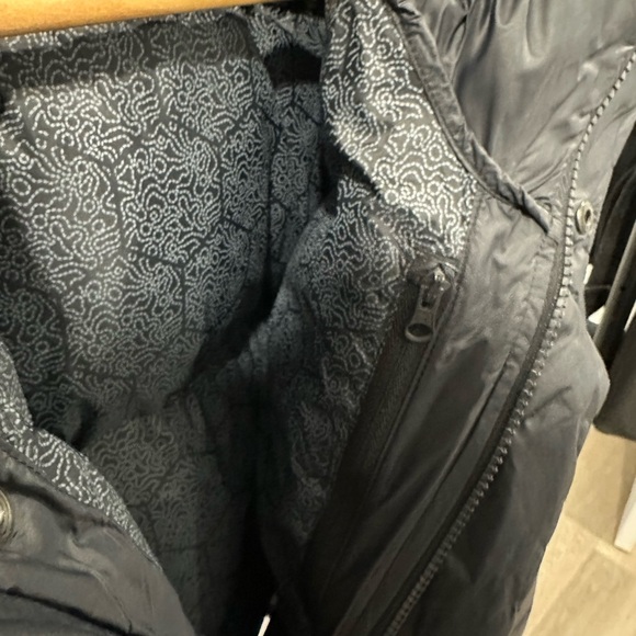 Under armour down puffer jacket. - Picture 4 of 8